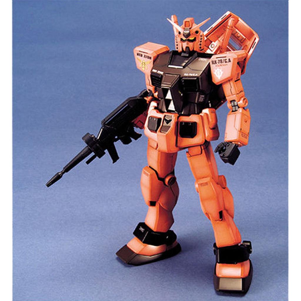 GUNDAM - MG 1/100 RX-78-2 Gundam (Char's Color) - Model Kit