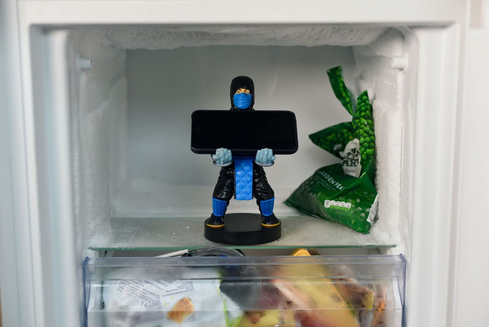 [PREORDER] Mortal Kombat Cable Guys Charging Stand Sub Zero 20 cm