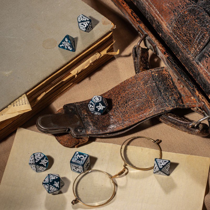 [PREORDER] Call of Cthulhu Dice Set Abyssal & White (7)